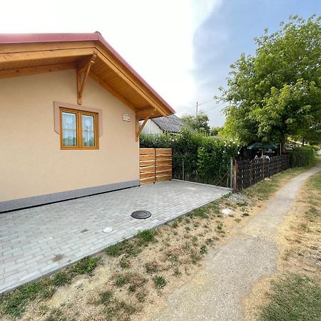 Ibolya Apartman Csisztapuszta Exterior photo